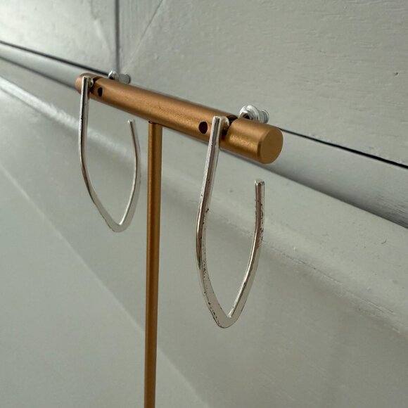 ⚪ Sleek Silver Open Hoop Earrings – Modern Minimalist Style ✨ - Picture 2 of 4